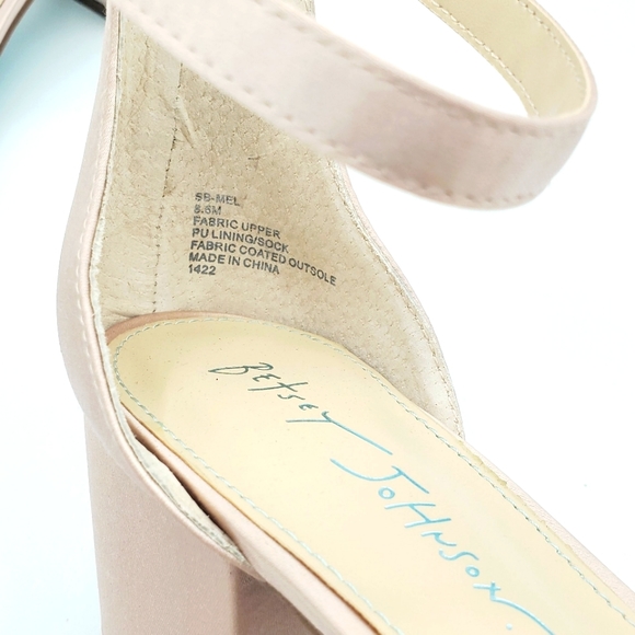Betsey Johnson Mel heels, Champagne, NIB - Picture 8 of 9